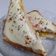 A picture of Instant bread pizza.