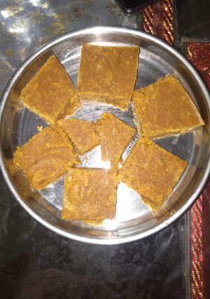 મોહનથાળ(Mohan thal Recipe in Gujarati) રેસીપી મુખ્ય ફોટો