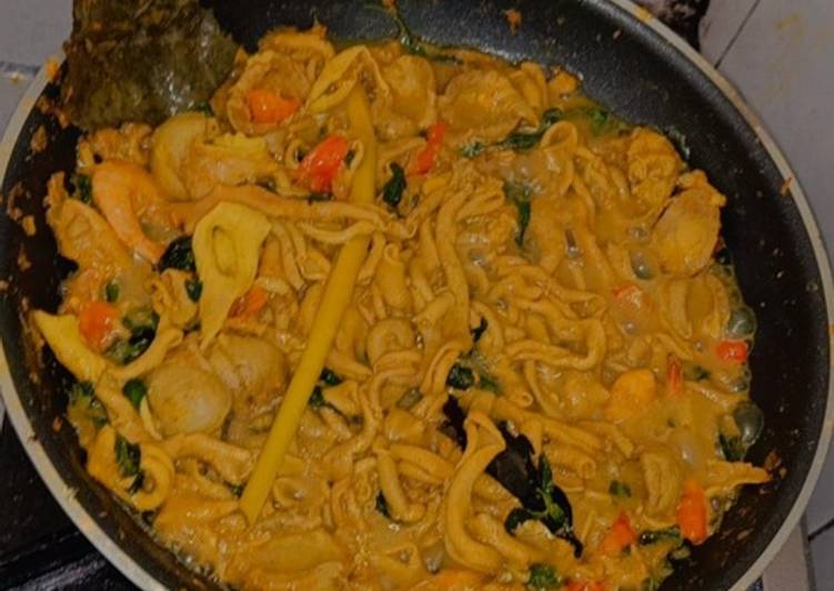 Usus bumbu kuning pedas