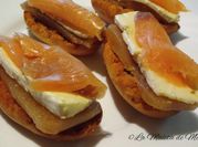 Una foto de queso brie y salmon