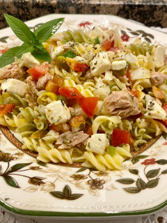 Una foto de Ensalada de pasta con quesitos y orégano, “sin gluten “