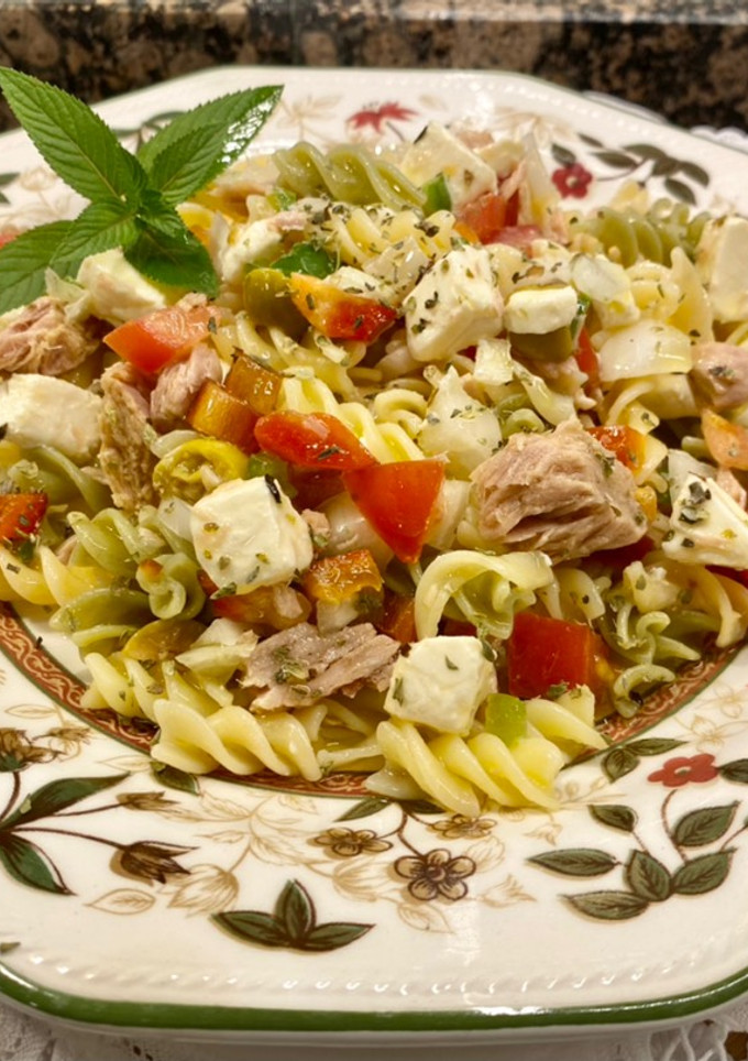 Una foto de Ensalada de pasta con quesitos y orégano, “sin gluten “