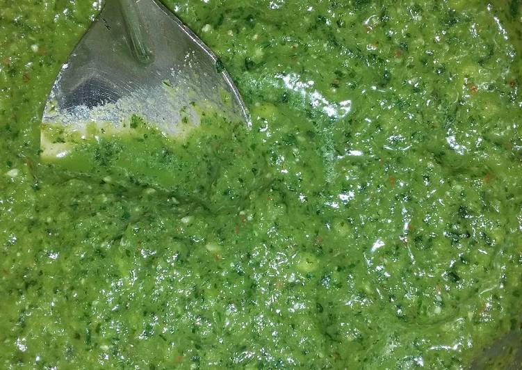 Steps to Prepare Perfect Green Garlic Chutney (Hare Lesun ki Chutney)