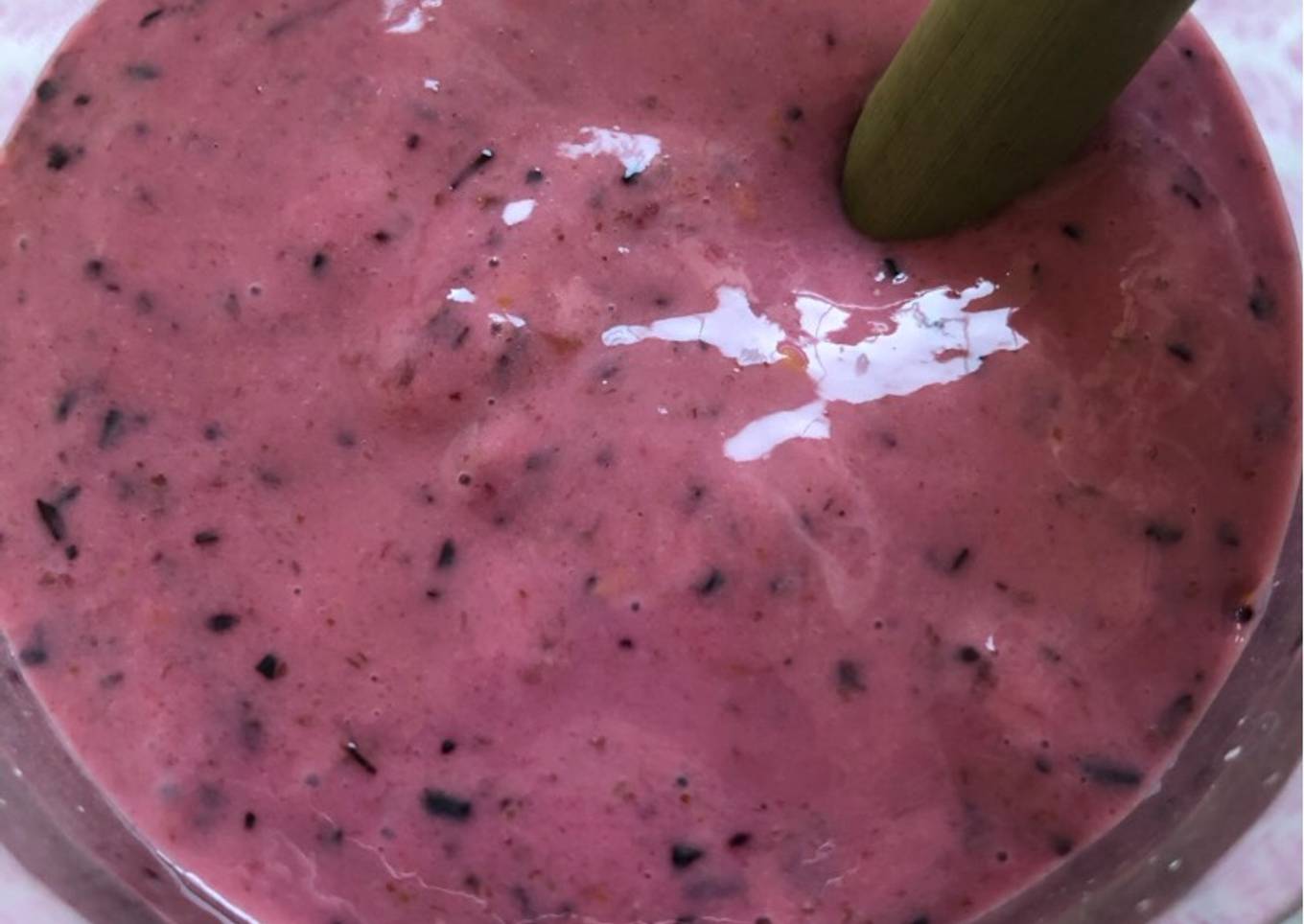 Berry maca smoothie