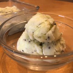 A picture of Kiwi icecream.
