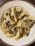 Ravioles demi-lune morilles et ricotta, sauce Vin jaune et morilles (ok pour végétariens)