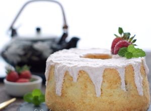 Foto resep Strawberry Yogurt Chiffon with Cream Cheese Glaze