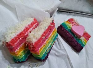 Foto resep Rainbow Cake Ny.Liem versi Kukus lapis buttercream Lembut Enak