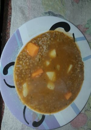 Una foto de Guisito hecho con hamburguesas...rico y económico