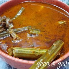 A picture of Drumsticks and Mutton Curry.