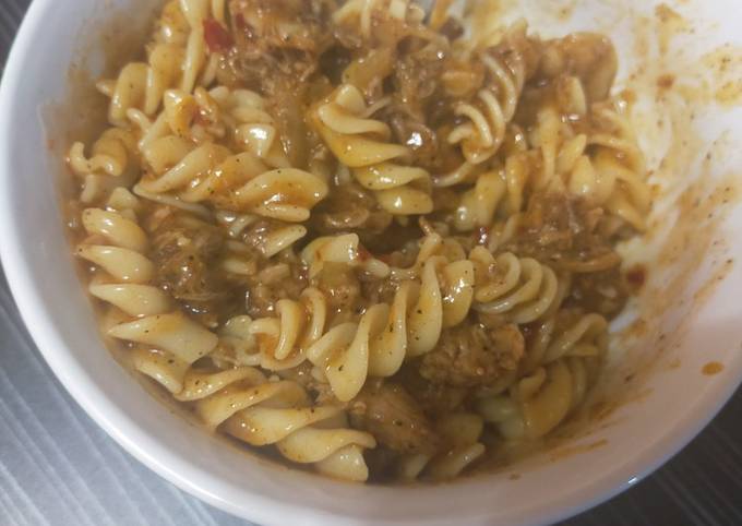 Макароны с тушенкой