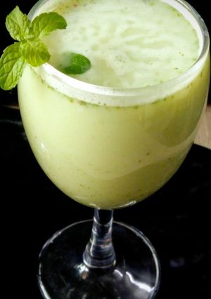 पुदिना छास (pudina chas recipe in marathi) रेसिपी चे मुख्य फोटो 