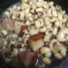 A picture of Black Eyed Peas and Hog Jowls.