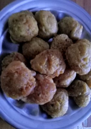 A picture of Daal k pakory🥰😋.
