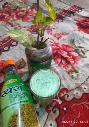 खस का मिल्क शेक (Khus Milk Shake Recipe in Hindi) रेसिपी मुख्य फोटो