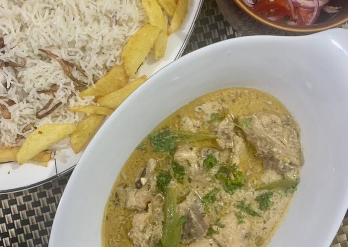 White chicken curry Recipe by Sarosh Zeeshan - Cookpad