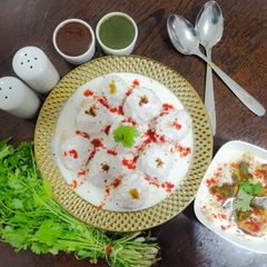 A picture of Dahi wada.