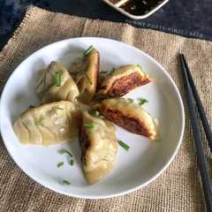 A picture of Gyoza.