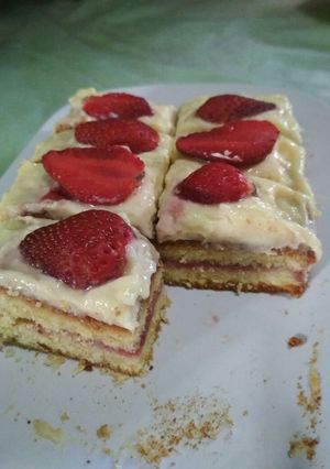 Foto resep Simple strawberry shortcake (with creamcheese)