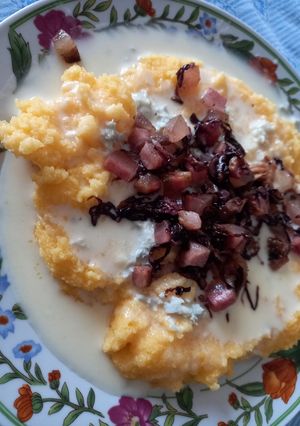 Foto di Polenta con fonduta di gorgonzola, radicchio e guanciale