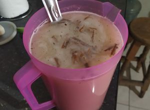 Una foto de Agua de avena dorada
