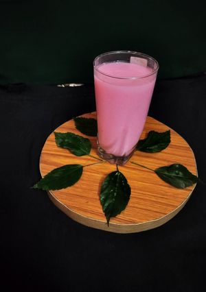 A picture of Hibiscus flower yogurt lassi.