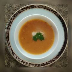A picture of Creemy cauliflower and carrot soup.