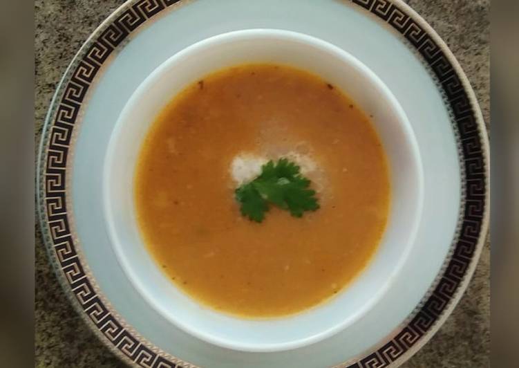 Creemy cauliflower and carrot soup