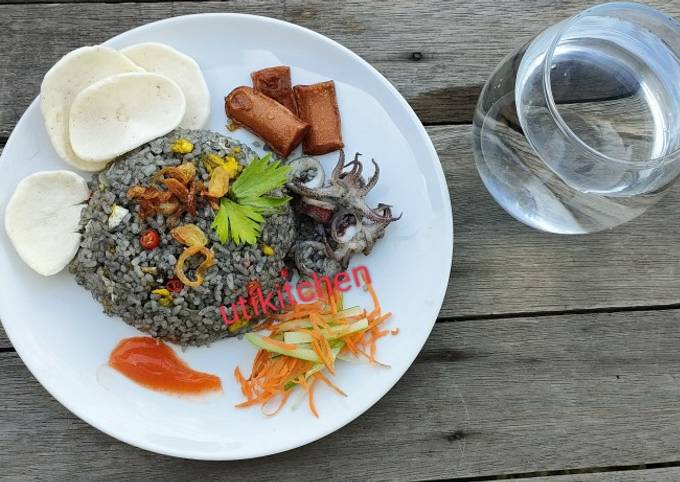 Resep Nasi Goreng Cumi 🐙🖤 oleh Gusti Sharma YR - Cookpad