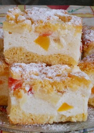 Joghurtos pite trópusi gyümölcsökkel recept fotója