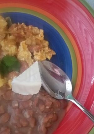 Una foto de Huevo y Salchicha de Res en salsa de Jitomate