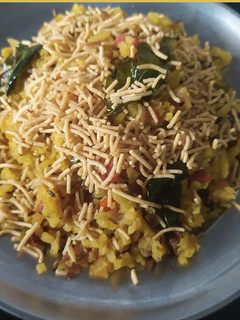 पोहा (poha ladoo recipe in Hindi) रेसिपी मुख्य फोटो
