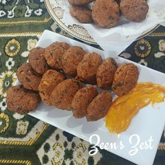 A picture of Alasanda Vada/Garelu - Andhra Black Eyed Bean Fritters.