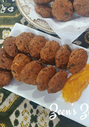 A picture of Alasanda Vada/Garelu - Andhra Black Eyed Bean Fritters.
