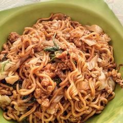A picture of Mie Goreng Ayam / Minced Chicken Stir Fried Noodle.