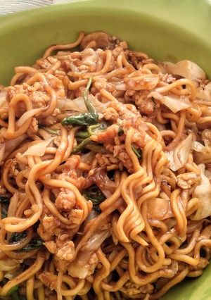 A picture of Mie Goreng Ayam / Minced Chicken Stir Fried Noodle.