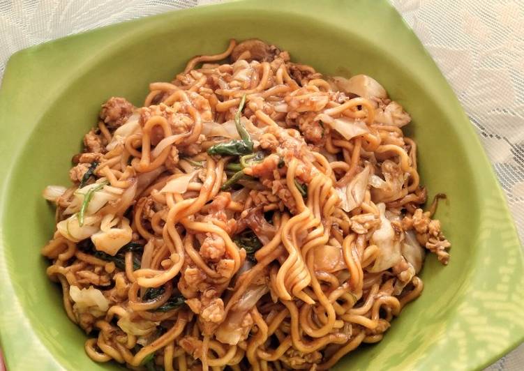 Recipe of Super Quick Homemade Mie Goreng Ayam / Minced Chicken Stir Fried Noodle