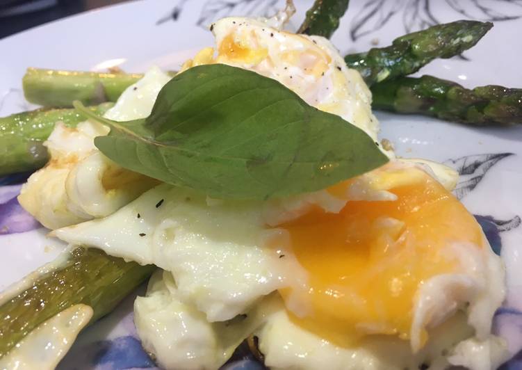 Simple Way to Prepare Speedy Asparagus with fried eggs