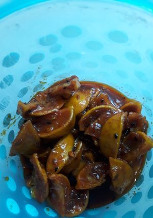 नींबू का खट्टा मीठा अचार (Nimbu ka khatta meetha achar recipe in Hindi) रेसिपी मुख्य फोटो