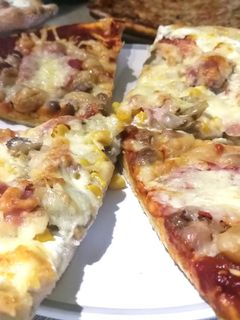 Kelesztés nélküli házi pizza🍕 recept fotója