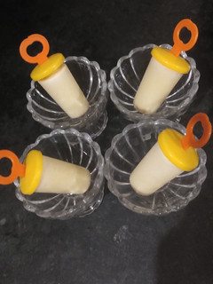 માવા બદામ કુલ્ફી (Mawa Badam Kulfi Recipe In Gujarati) રેસીપી મુખ્ય ફોટો