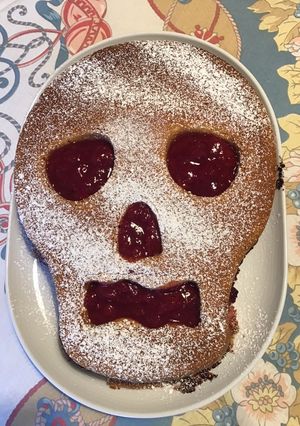 Une photo de Gâteau crâne aux pêches de vigne et amandes