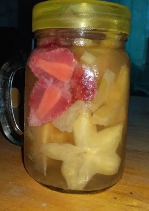 Foto resep Infused water buah (belimbing, strowberry dan kurma)
