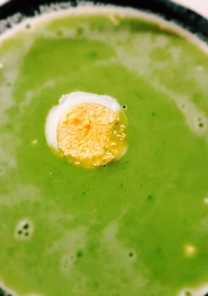 Spenótkrémleves, tejföllel, főtt tojással recept fotója