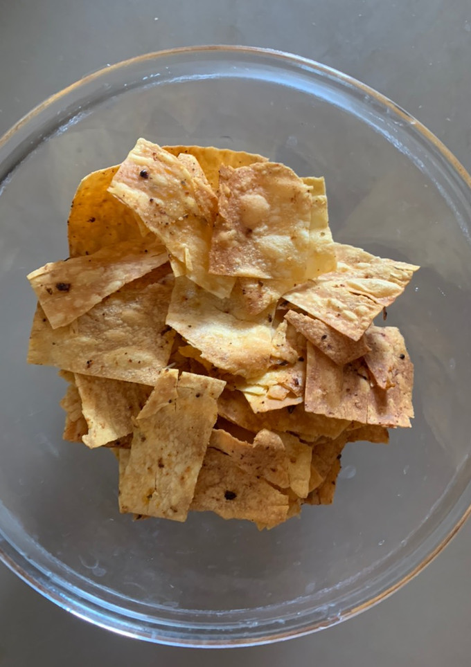 A picture of Spring Roll Wrapper chips.