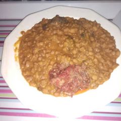 A picture of Porriage beans with meat.