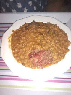 A picture of Porriage beans with meat.