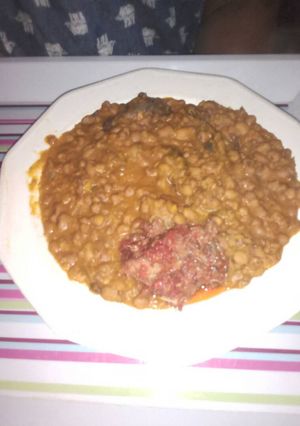 A picture of Porriage beans with meat.