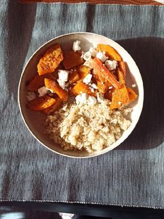 Una foto de Zanahorias y calabaza asada con cuscús