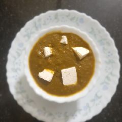 A picture of Palak paneer.